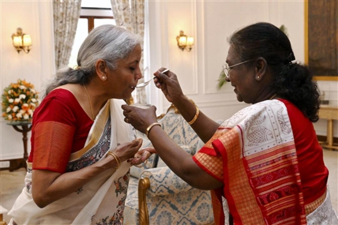 Budget 2025: FM Nirmala Sitharaman meets president at Rashtrapati Bhavan