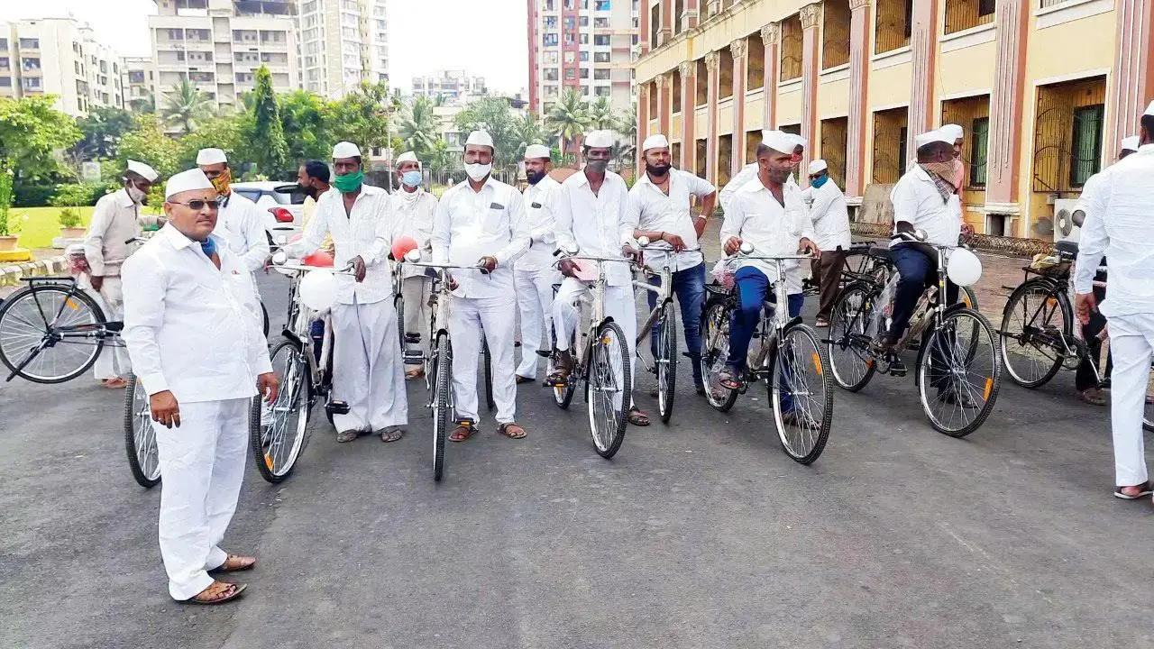 “The two tigers must unite”: Dabbawalas urge Uddhav and Raj Thackeray to join hands