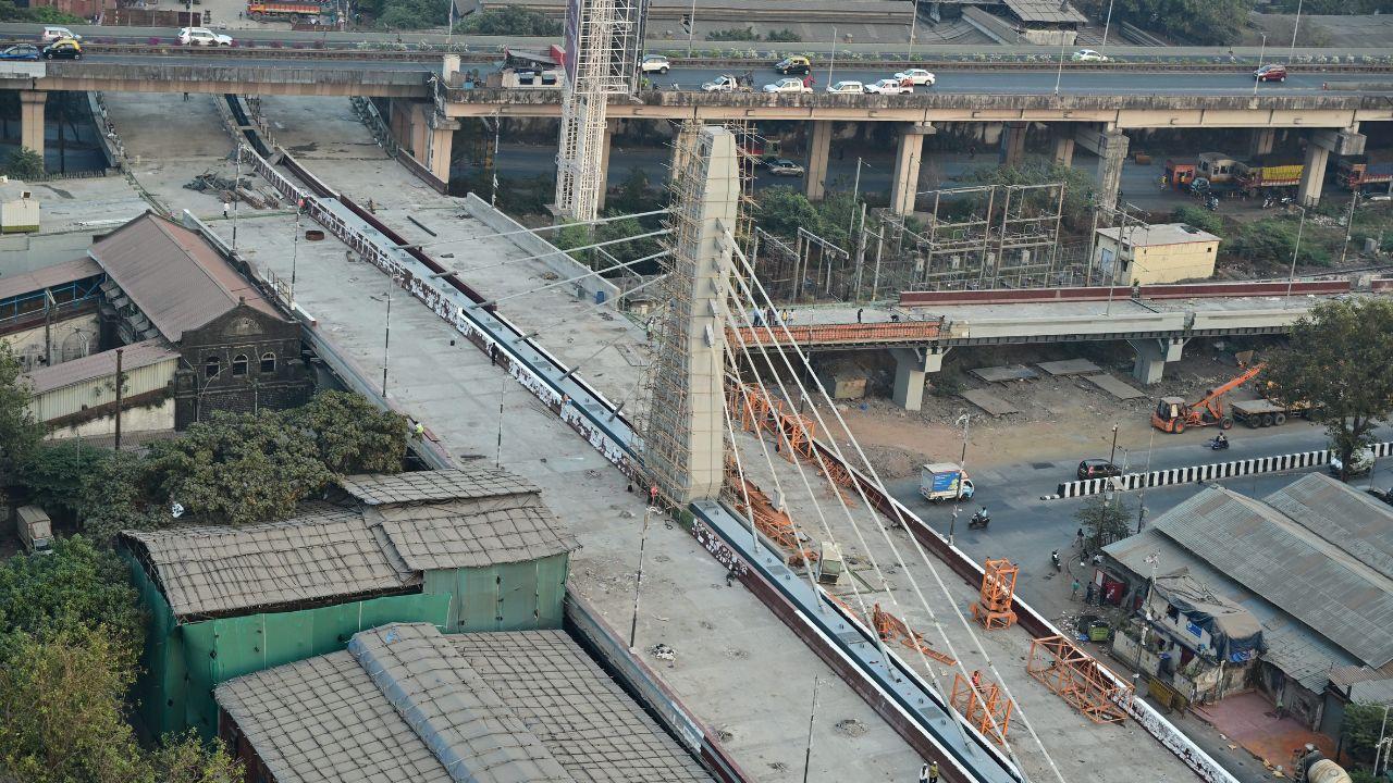 The new state-of-the-art bridge has a cable-stayed design like the Bandra Worli Sea Link and is being built by the MRIDC. (Pic/Shadab Khan)Cost: Rs 273 crore
