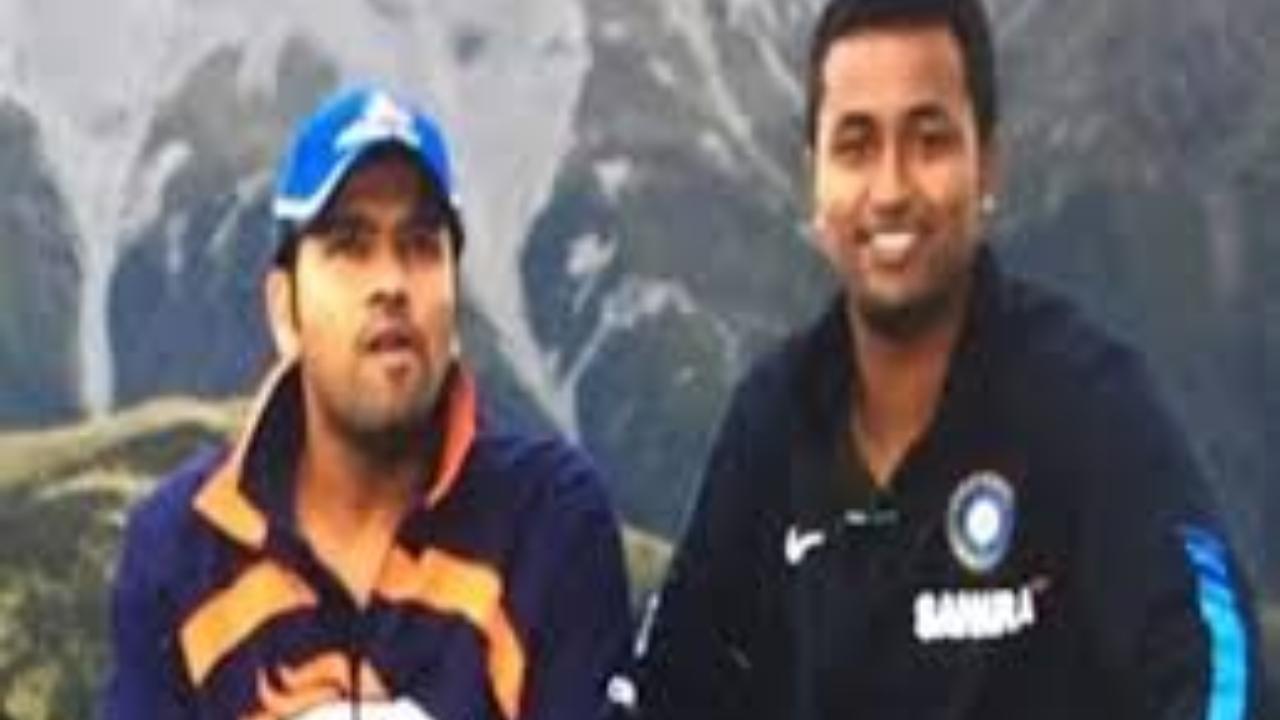 Former India cricketer Pragyan Ojha, known for his close bond with Rohit Sharma, shared an emotional anecdote about the Mumbai star’s early struggles. He revealed that Sharma once delivered milk packets to save money for his cricket gear, as his family had a limited budget. “He came from a middle-class background, and I remember him getting emotional when we reminisced about our early days. His budget was tight, so he delivered milk packets to earn extra money to buy his kit. That was a long time ago, and now, when I see him, I feel incredibly proud of his journey,” Ojha recalled on Jio Cinema’s show My Time With Rohit.