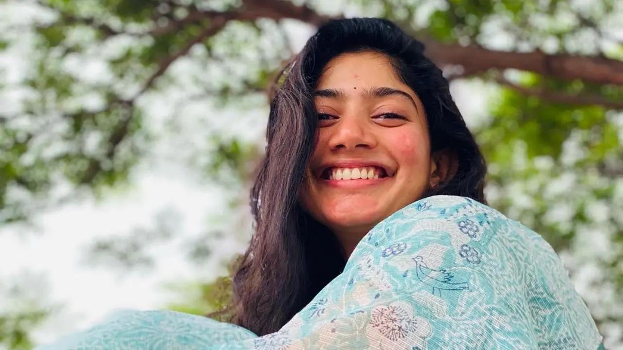 Sai Pallavi praises Sandeep Reddy Vanga during Thandel event