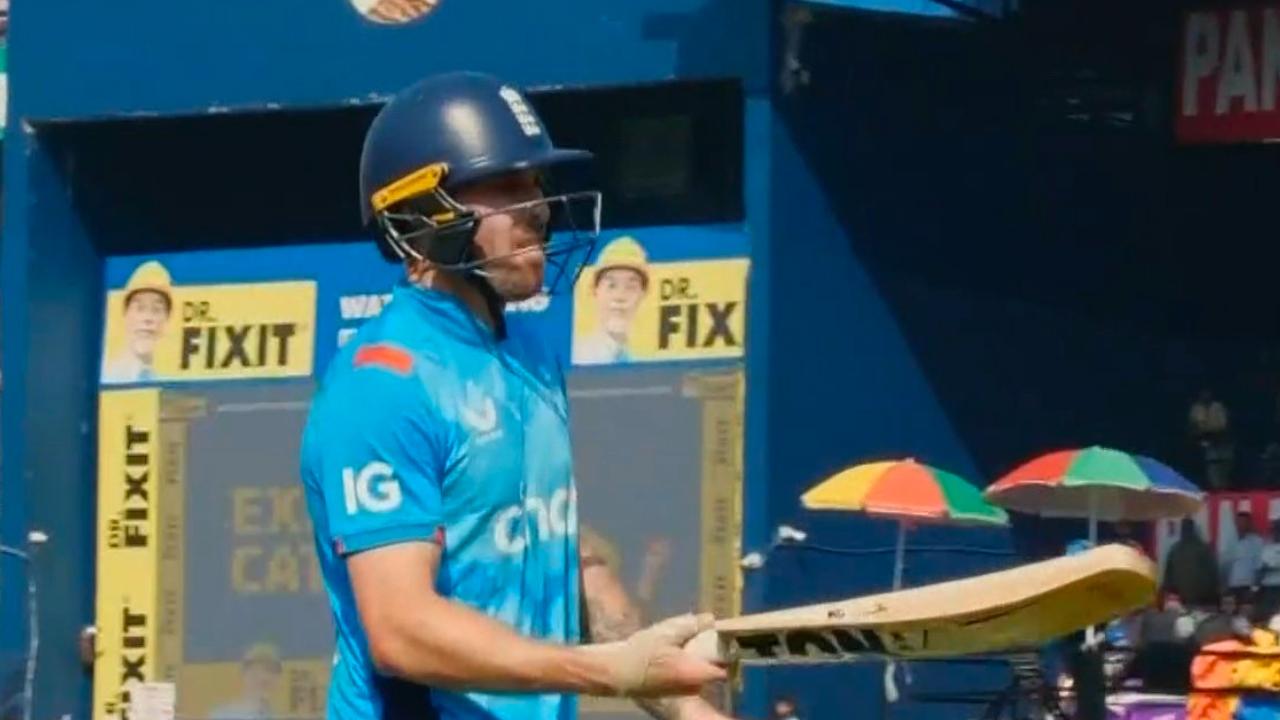 Opening batsmen Phil Salt and Ben Duckett adopted an aggressive approach at the start of the innings. Facing 29 deliveries, Phil Salt fell short on 26 runs. His knock included 2 fours and 1 six