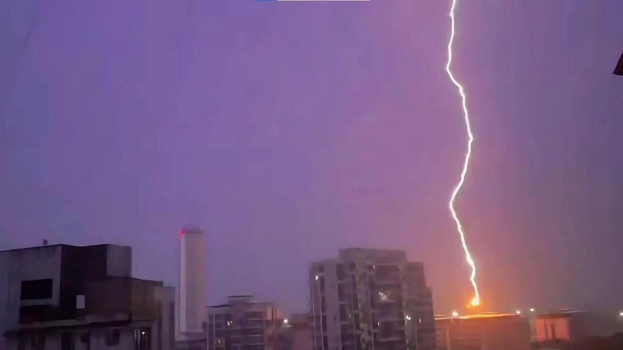 West Bengal: IMD issues thunderstorm, rain alert for several districts in state's south regions