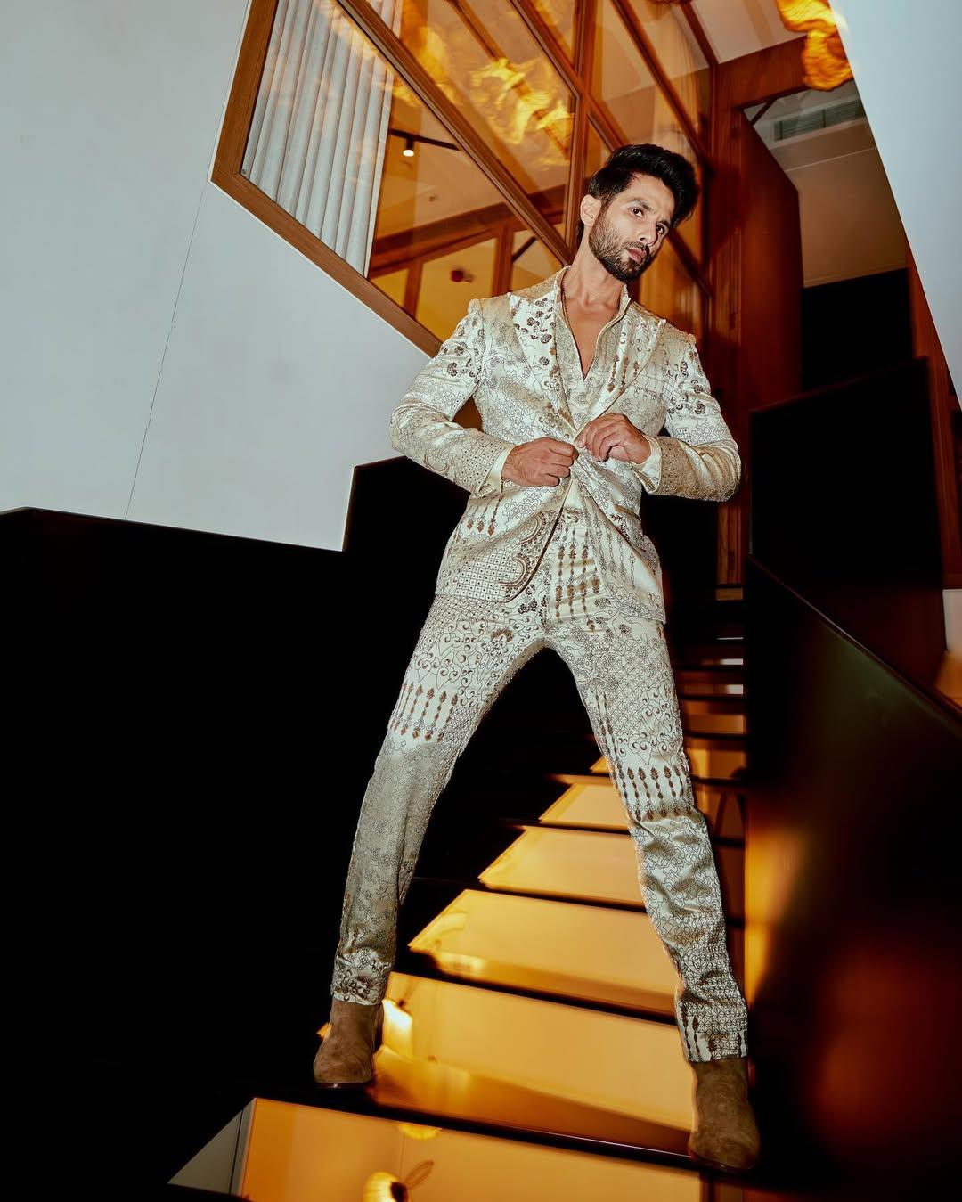 Cocktail -
Cocktail parties call for a funky look, and who does it better than Shahid Kapoor? No one, exactly no one. Take inspiration from the actor’s quirky printed olive-green outfit to slay your cocktail look.