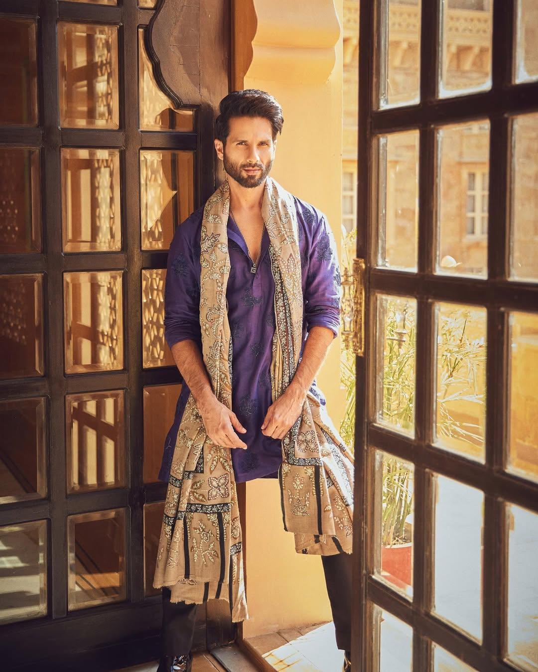 Puja -
Puja at your home? Then get yourself a short kurta and pair it with jeans. This will help you ace the ethnic look with a minimalistic approach. To enhance his appearance, Shahid wore a shawl with his kurta.