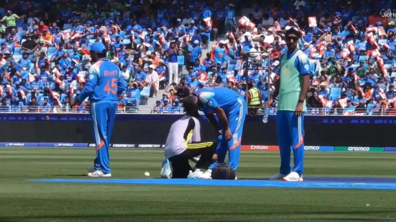 In the middle of the match, Mohammed Shami left the field in discomfort. The pacer returned in no time and took the field yet again