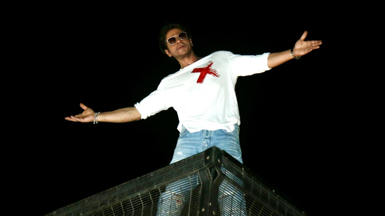 Shah Rukh Khan will be moving into a duplex apartment in Pali Hill, Bandra with his family. The actor has leased two duplex apartments for three years. Read more