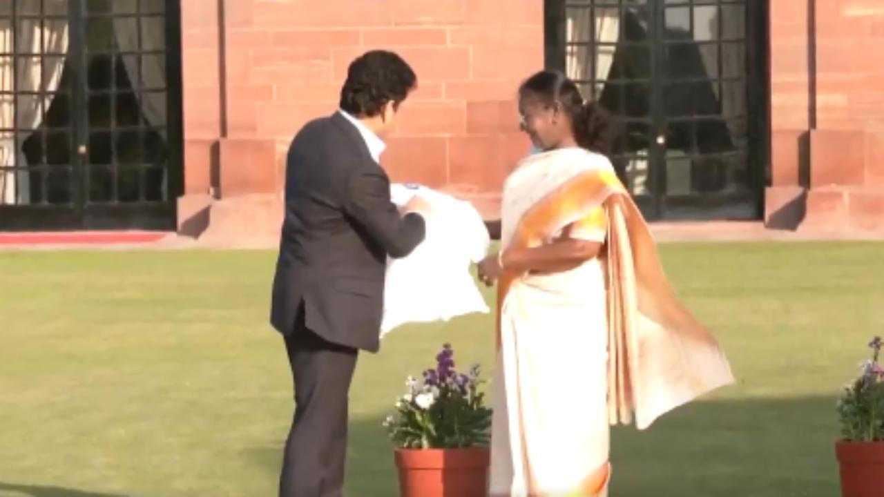 Sachin Tendulkar honours President Draupadi Murmu with signed Test jersey during Rashtrapati Bhavan Visit: WATCH
