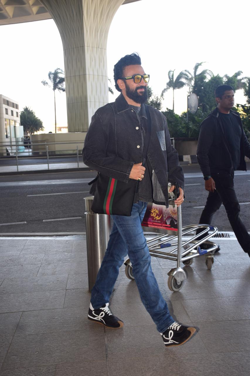 Raj Kundra went to Hakkasan, Bandra, with his close friends and family members