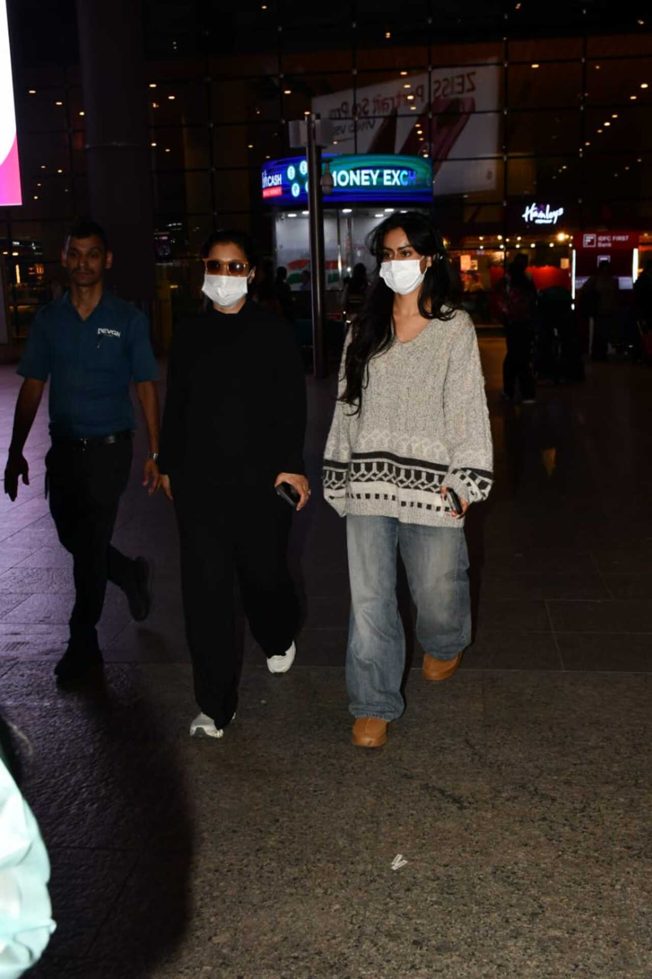 Kajol and Nysa Devgan were seen at the airport. 