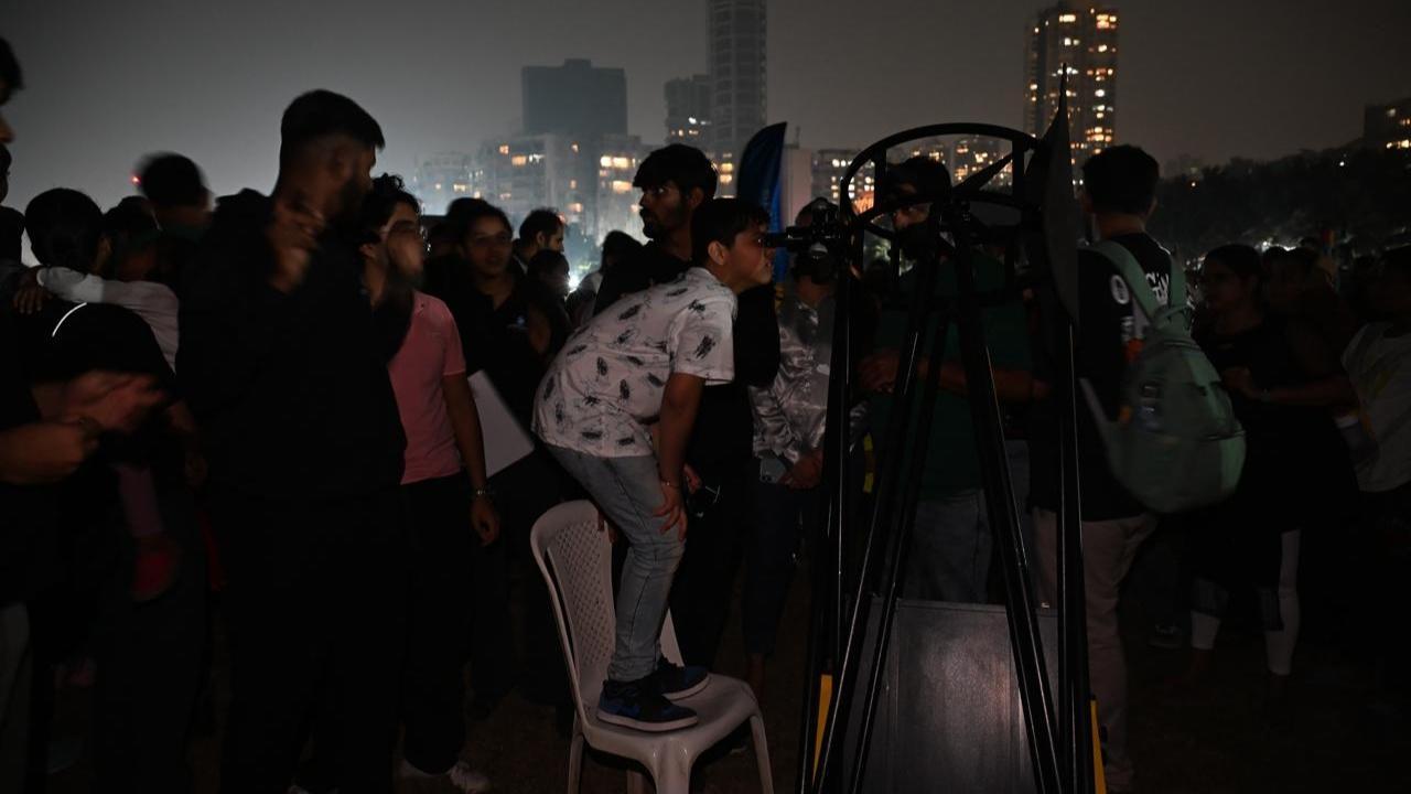 The event offered a unique chance for people of all ages to explore the wonders of the sky. Pics/Atul Kamble