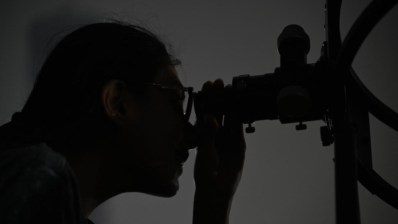 With some of the largest telescopes available, the attendees were seen taking the opportunity to observe the Moon, planets, and other celestial wonders through professional-grade equipment