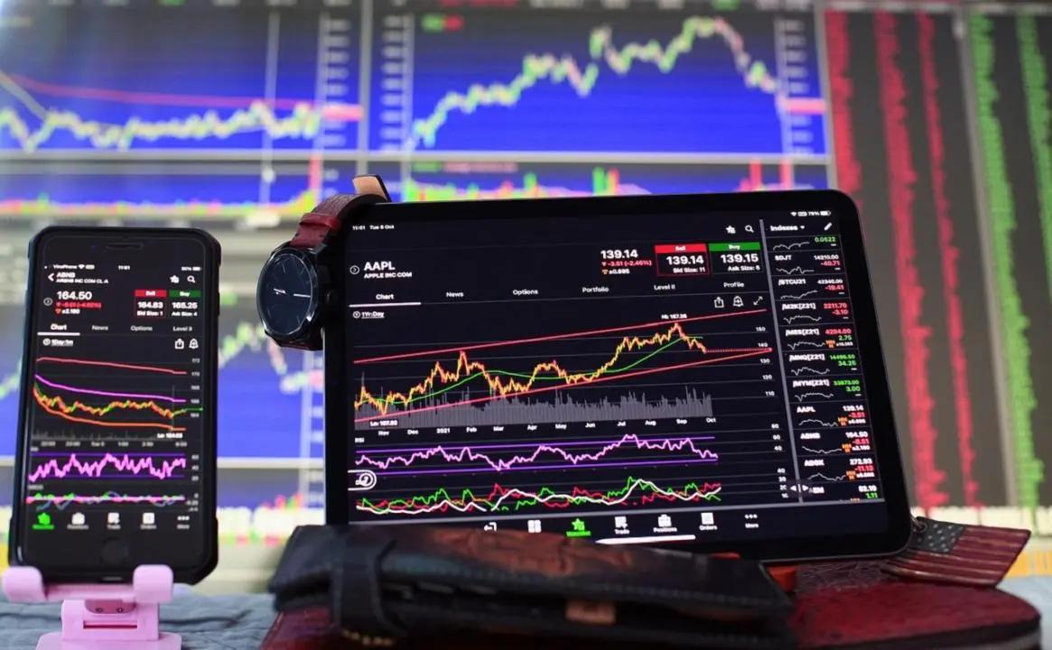 Indian stock markets open flat ahead of budget 2025, Trump tariff impact felt