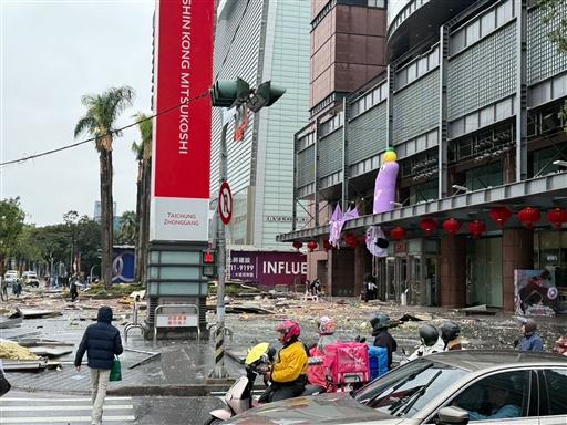 The incident has raised concerns over safety regulations in public commercial spaces, with officials vowing to conduct rigorous inspections in the coming days.