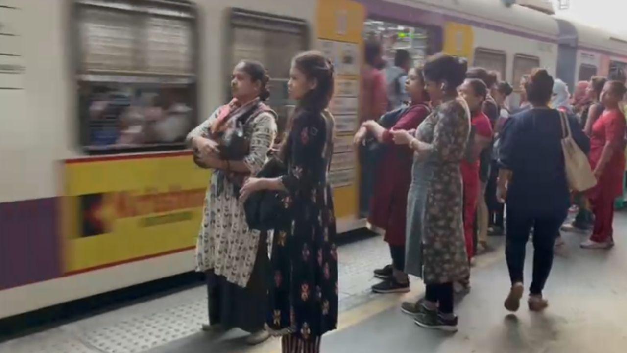 Missing train leads to long delays
Speaking to mid-day about her daily struggles, Riya said, “I have been travelling by the local trains for the last 15 years. Every year, train travel gets more difficult. I usually board the 7.16 am or 7.27 am train from Vasai to Andheri. Getting on the train and finding even a place to stand is such a struggle that by the time I reach my office, half my energy is already drained. I don’t feel like working after that.