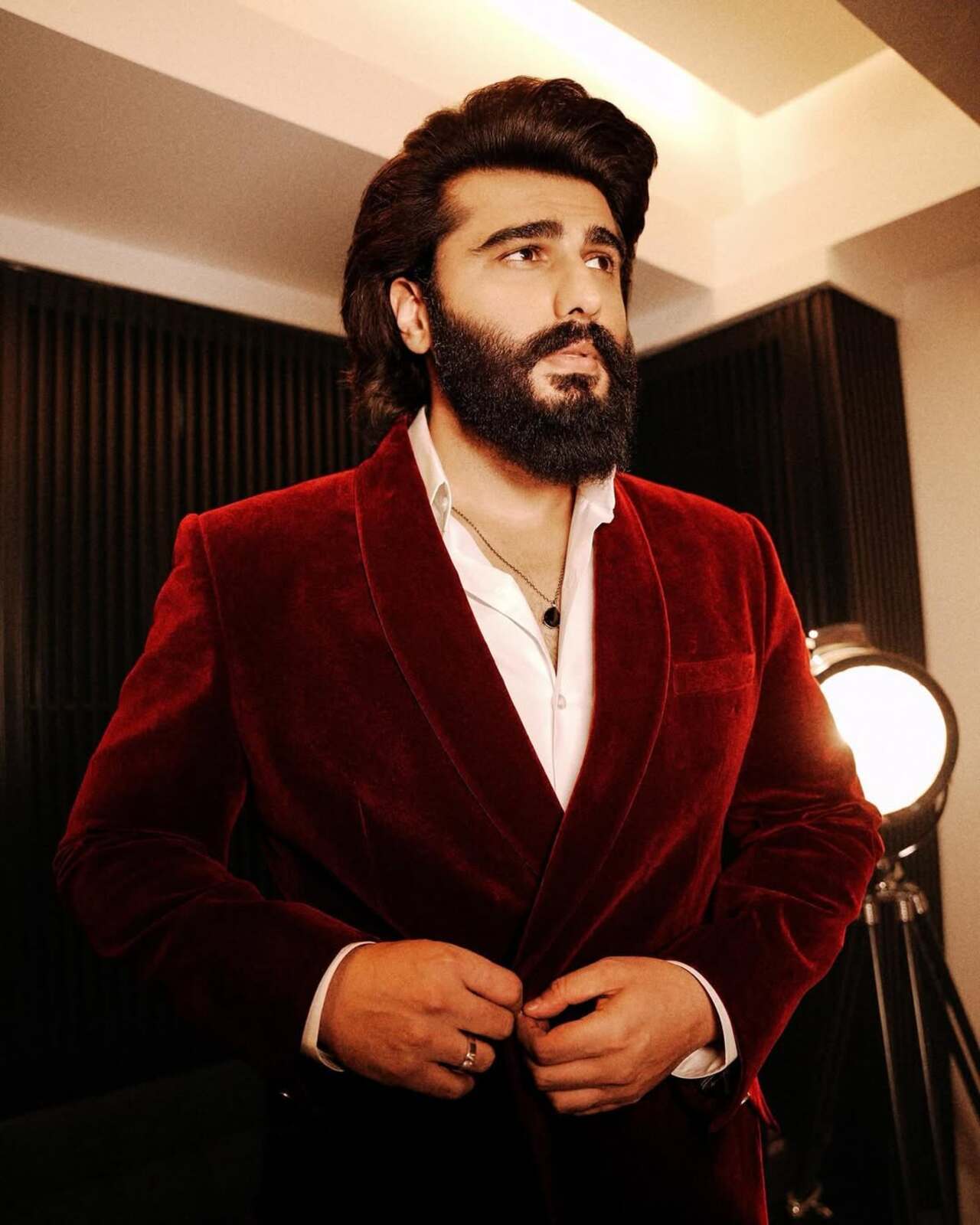 Arjun Kapoor rightfully shows how to pair a velvet blazer in a subtle manner for a date night.