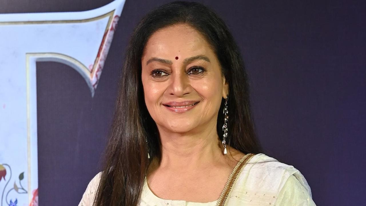 Zarina Wahab started crying after seeing dialogues for her first Malayalam film: 'I got stuck with money'