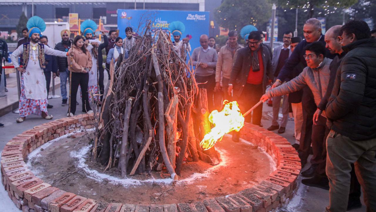 People light a bonfire to celebrate Lohri in Noida (Pic: PTI)