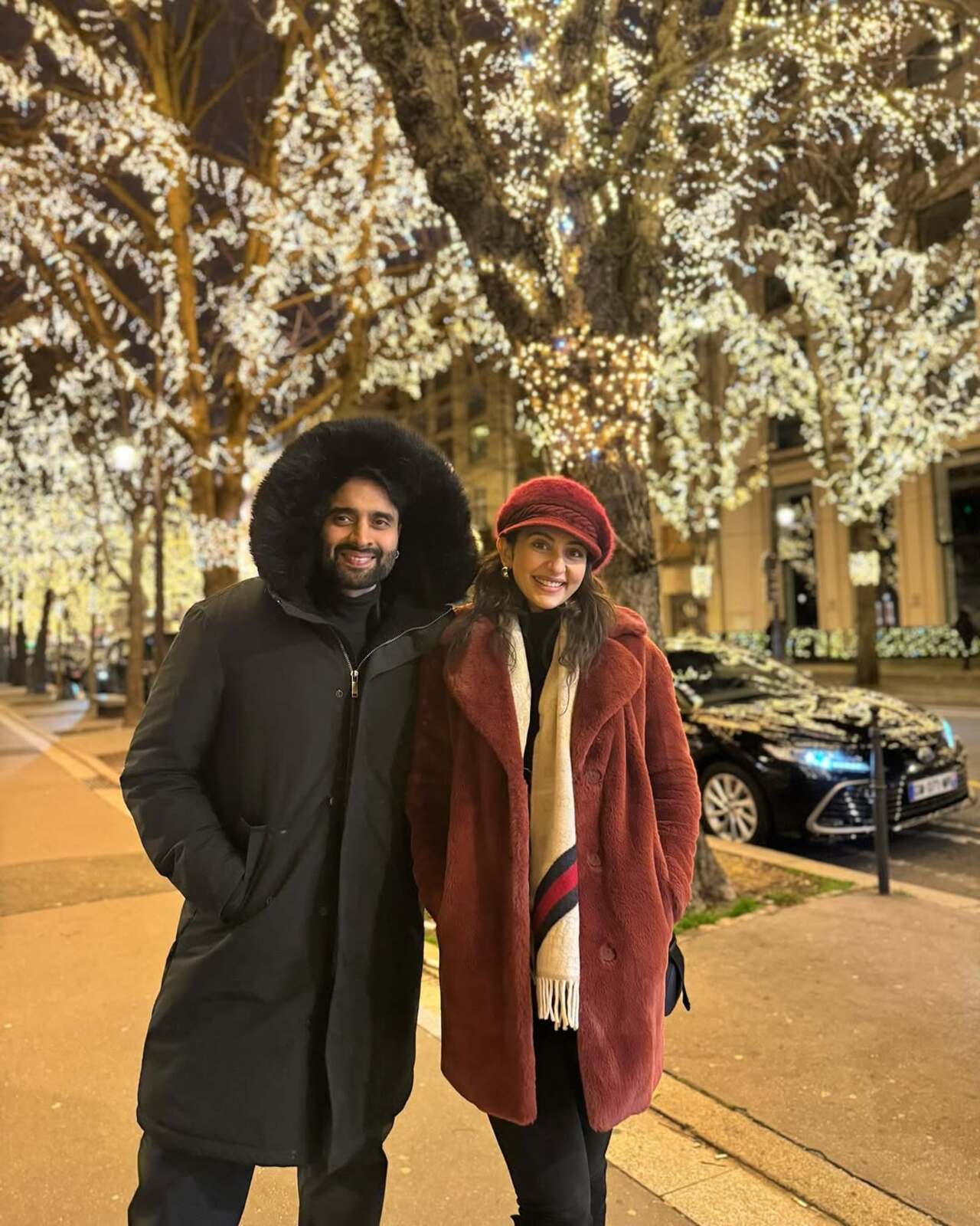 Rakul Preet Singh and Jackky Bhagnani shared a romantic picture with the caption, 
