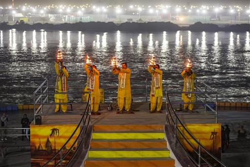 The Prayagraj Rail Division has set up round-the-clock medical observation rooms at major stations for emergency care. Sector 24’s Sub-Central Hospital enhances medical services with 25 beds and advanced diagnostic tools.