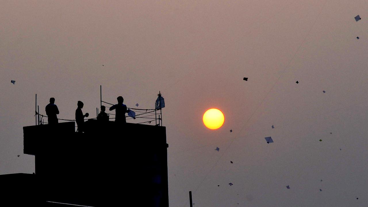 People fly kites on the occasion of Makar Sankranti in Nagpur (Pic: PTI)