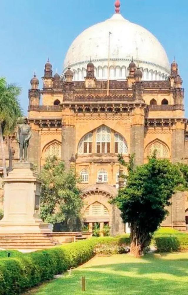 Chhatrapati Shivaji Maharaj Vastu Sangrahalaya is a museum which houses permanent as well as special exhibits, documenting history and culture.