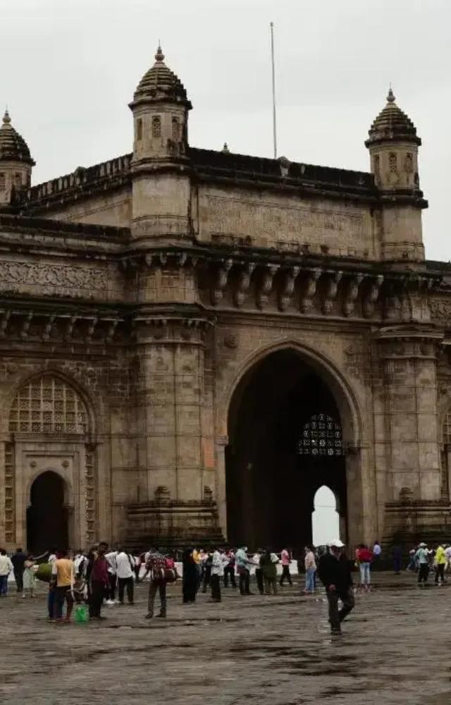 This historic monument of Mumbai is also situated near Kala Ghoda.