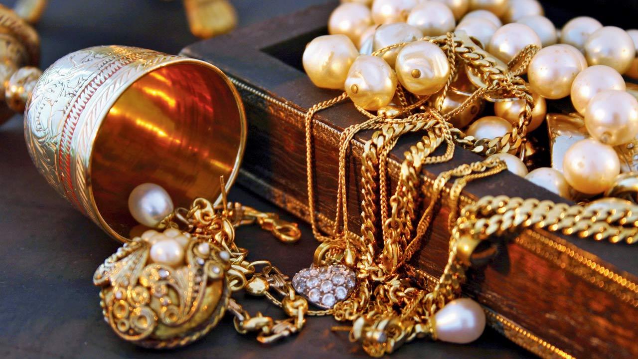 Efforts are ongoing to recover the stolen gold jewellery and cash. Representation Pic/iStock