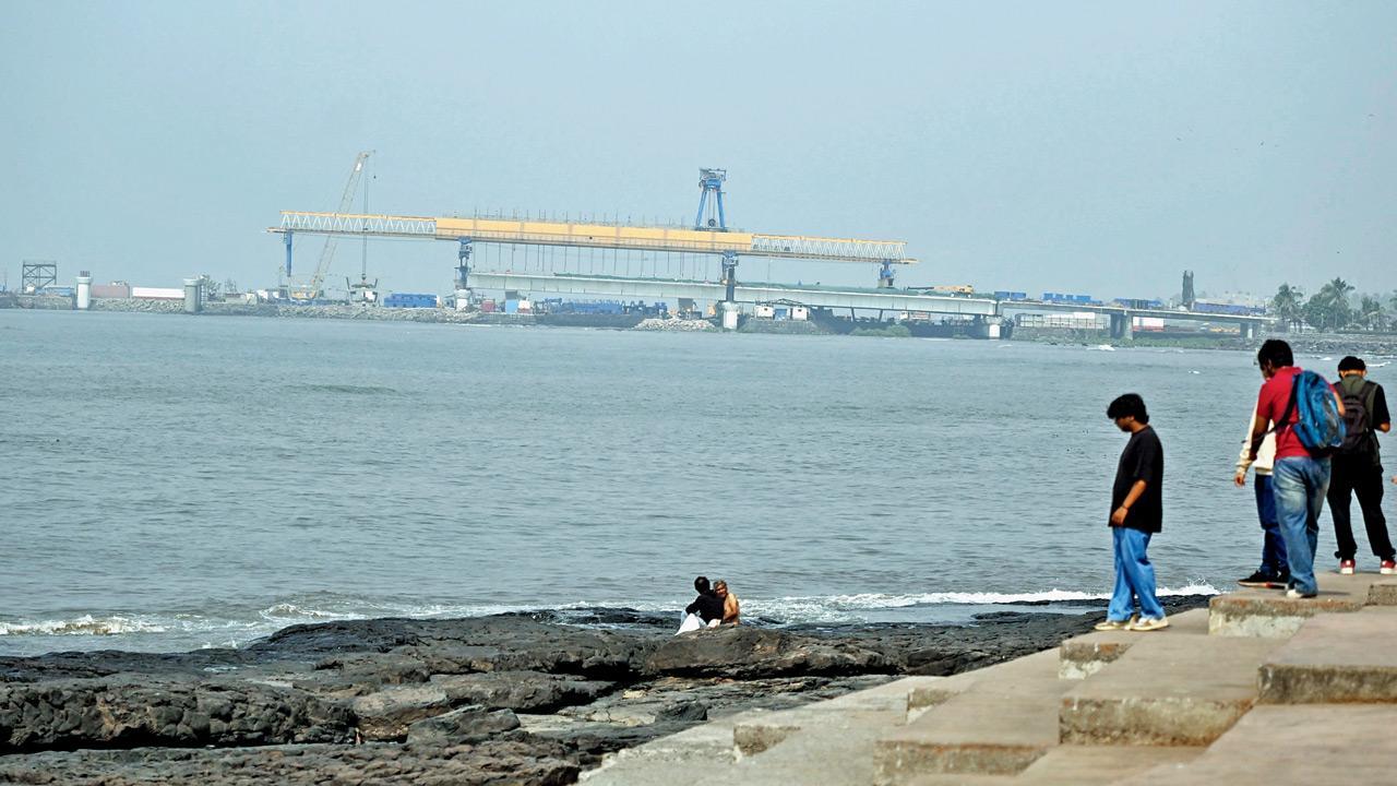 Mumbai Weather Update: Weekend likely to be warmer as air quality lingers at moderate