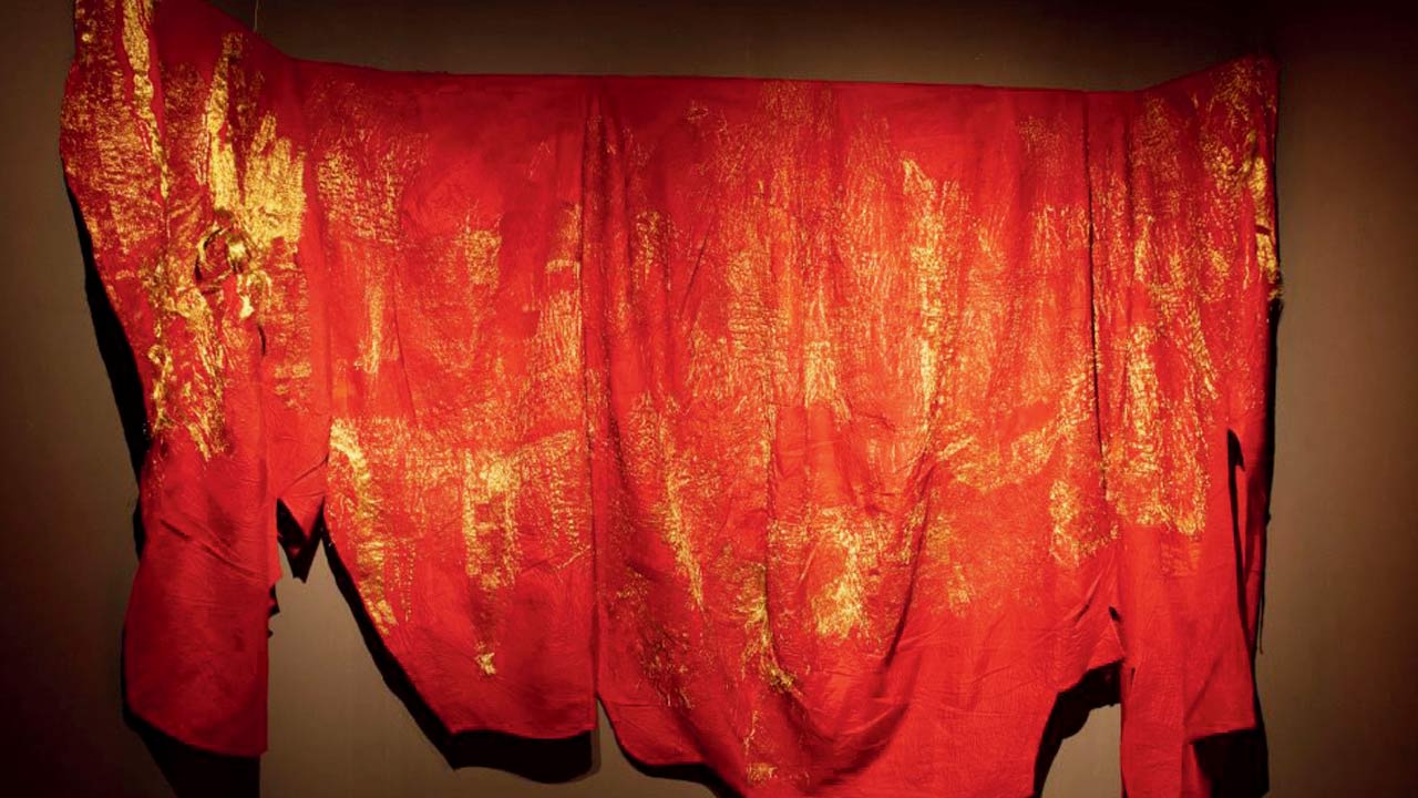 Shell (2014) by Swati Kalsi in collaboration with Anu Kumari, Rupa Kumari, Poonam Kumari, Komal Kumari, Kajal Kumari, Neha Kumari, Asmita Kumari, Amrita Kumari, Shalu Kumari, Sudhira Devi, Anita Devi and Juli Kumari. Courtesy/Lekha Poddar and Devi Art Foundation