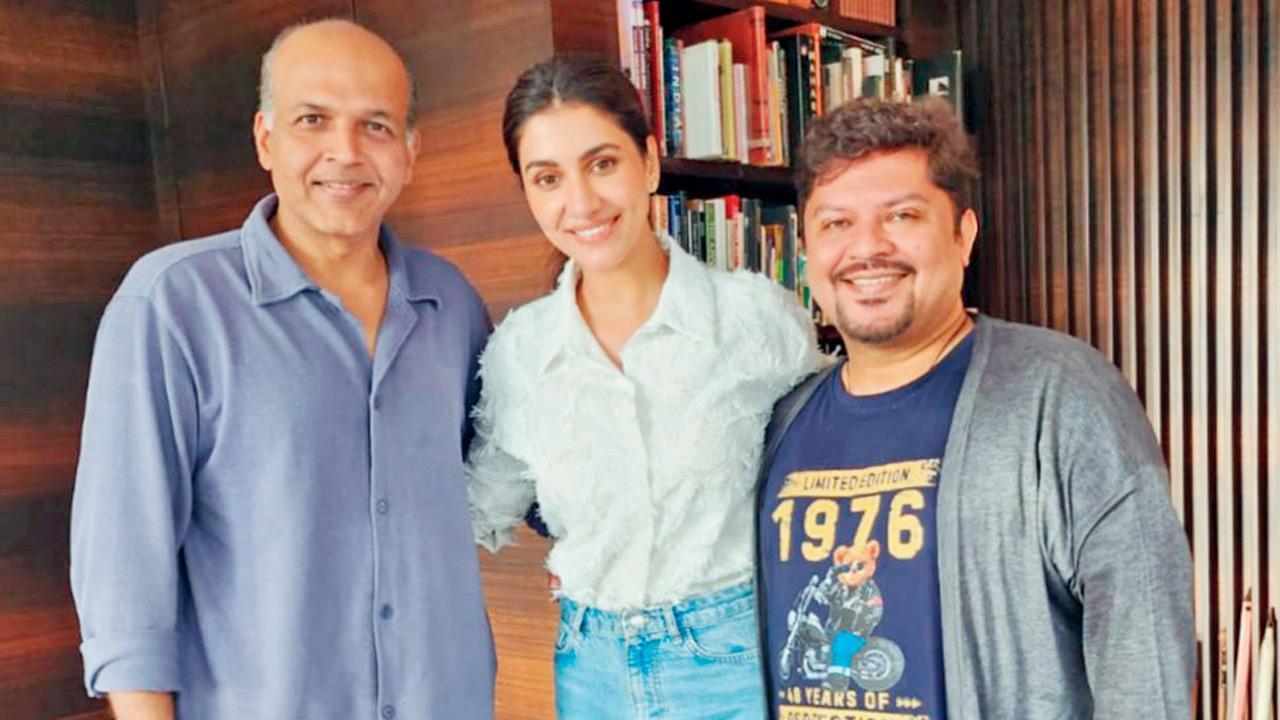 Ashutosh Gowariker joins hands with Ram Kamal Mukherjee to break boundaries