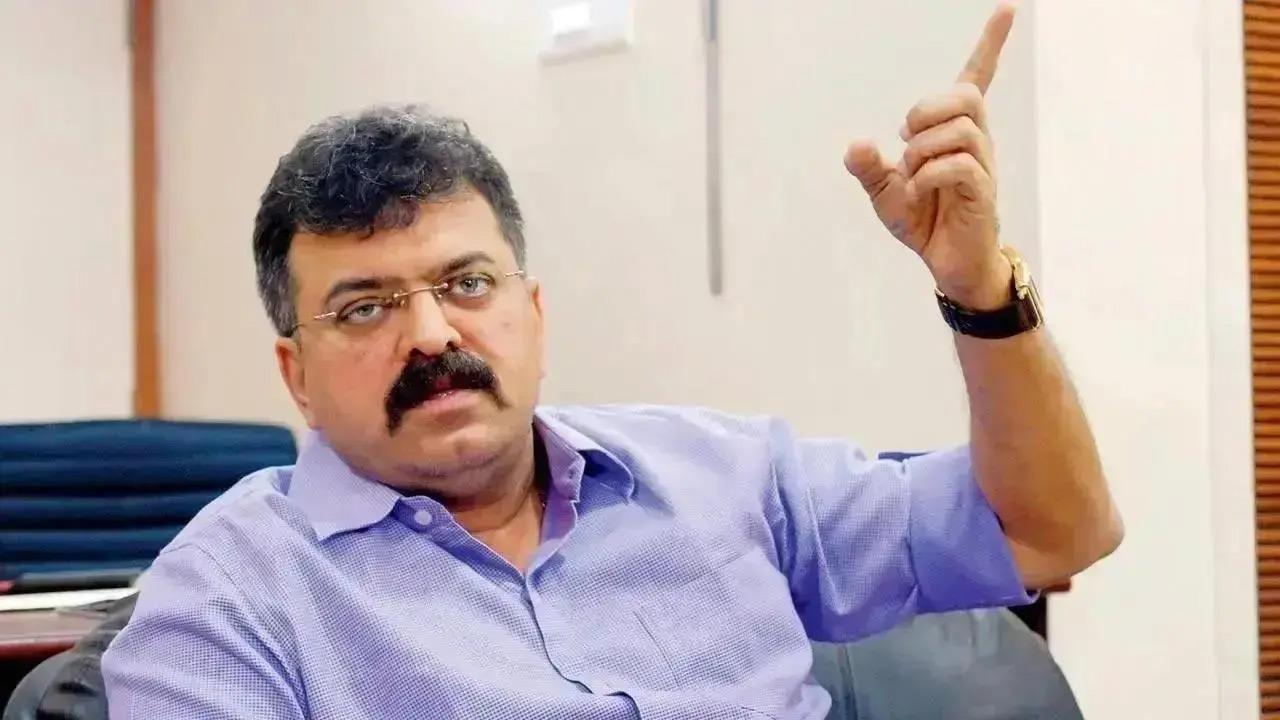 NCP (SP) MLA Awhad sees red over plainclothes cop recording his press conference