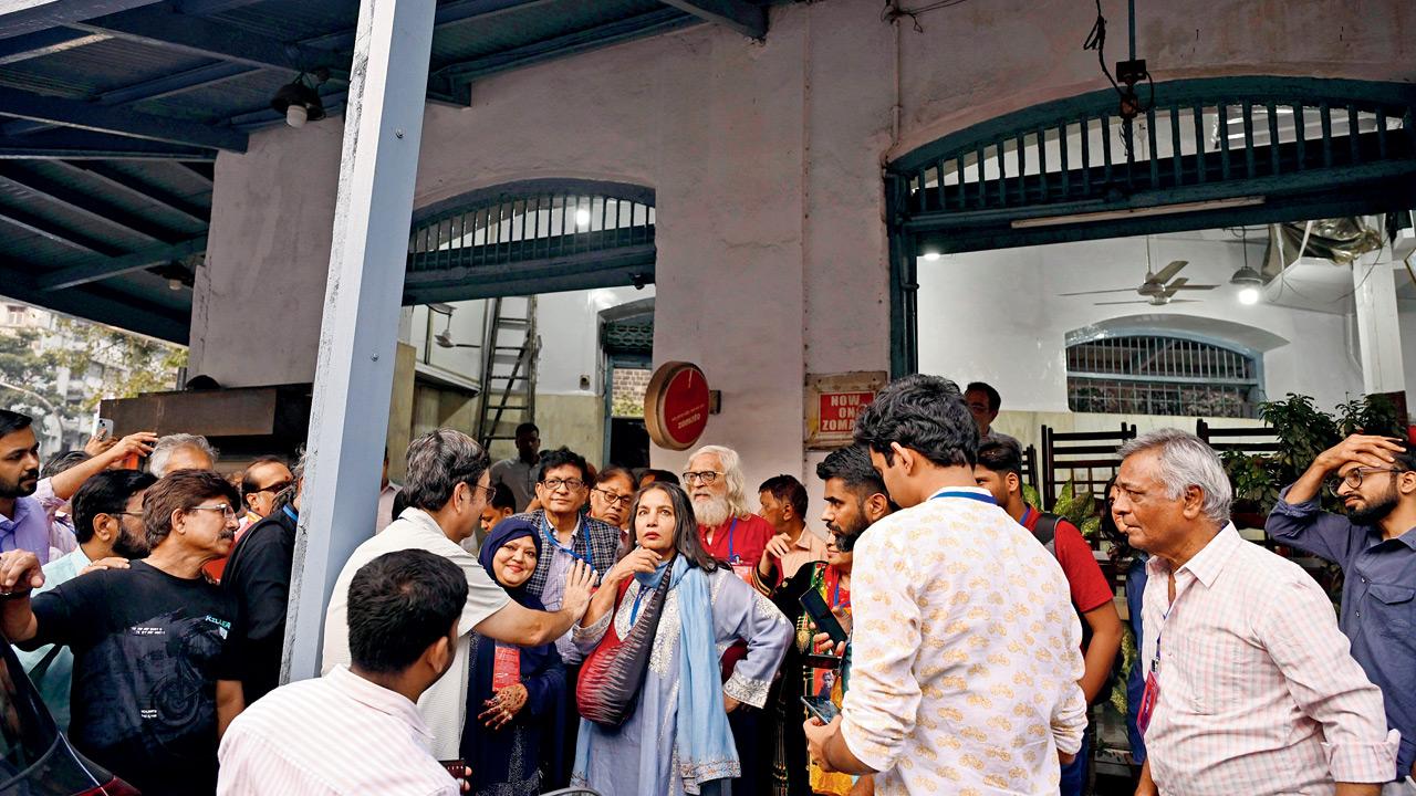 Azmi (centre) takes a breather at Sarvi Hotel near Nagpada junction