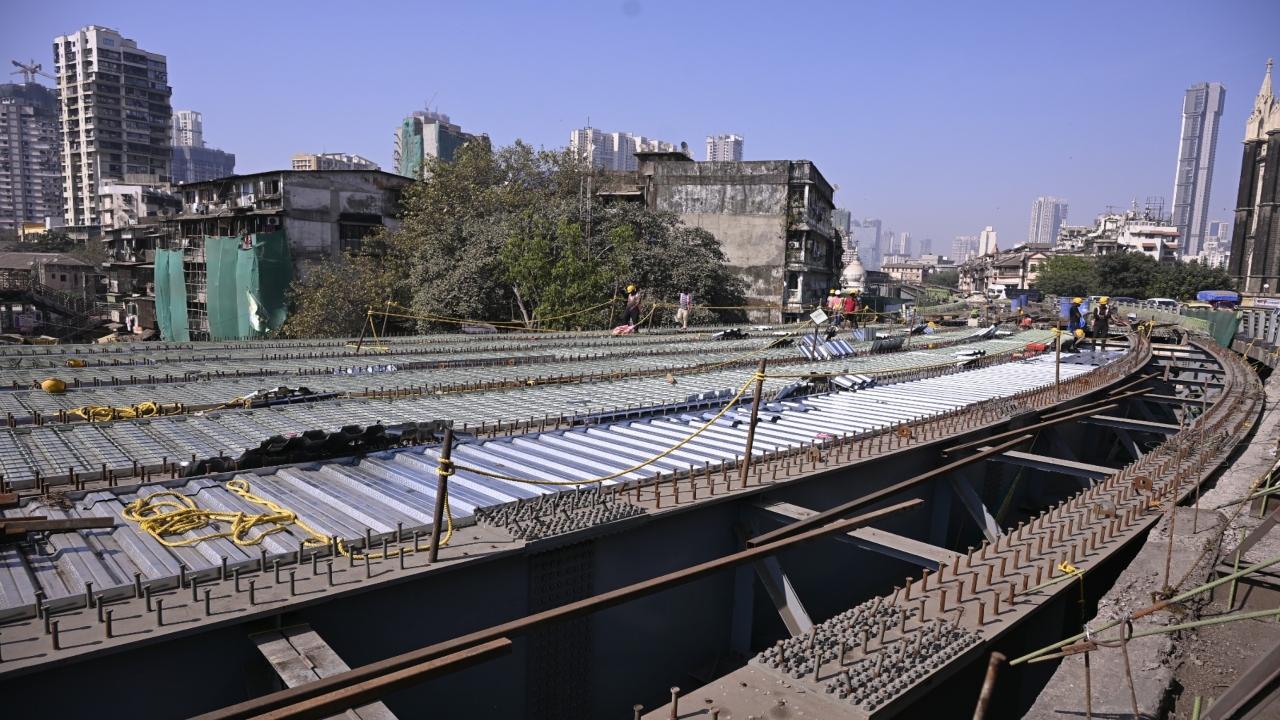 The cable-stayed bridge in Byculla spans 916 metres in length and will rise to a height of 9.7 metres