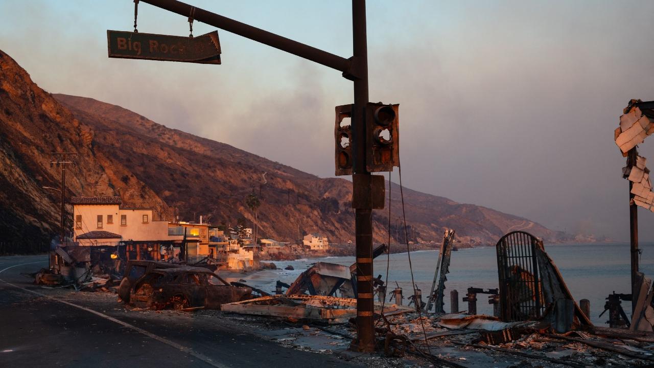 According to poweroutage.us,1.5 million customers were without power in Los Angeles County as of Wednesday afternoon