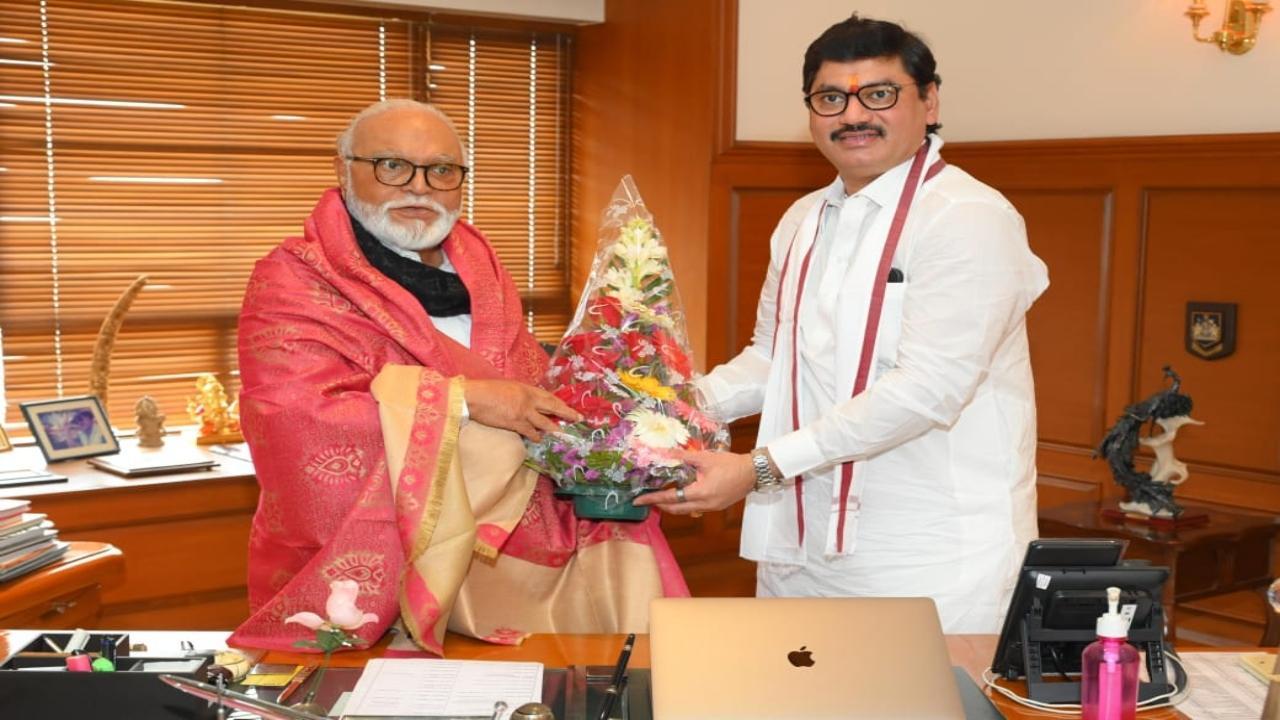 Maharashtra Minister Dhananjay Munde meets NCP leader Chhagan Bhujbal