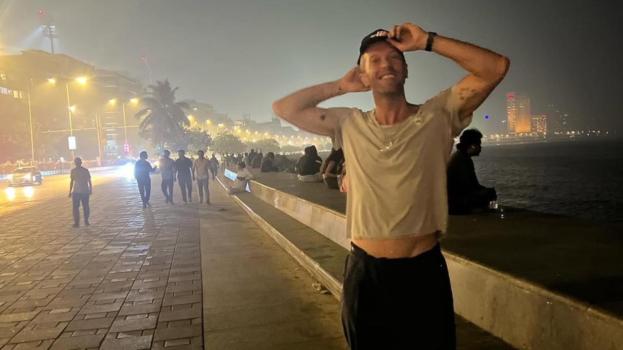 Chris Martin does the most Mumbaikar thing as he arrives in the Bay for the Coldplay concert