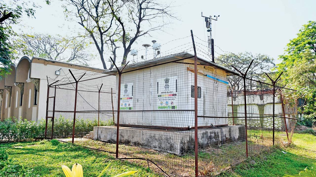 SAFAR AQI monitoring station in Borivli East. Pic/Anurag Ahire