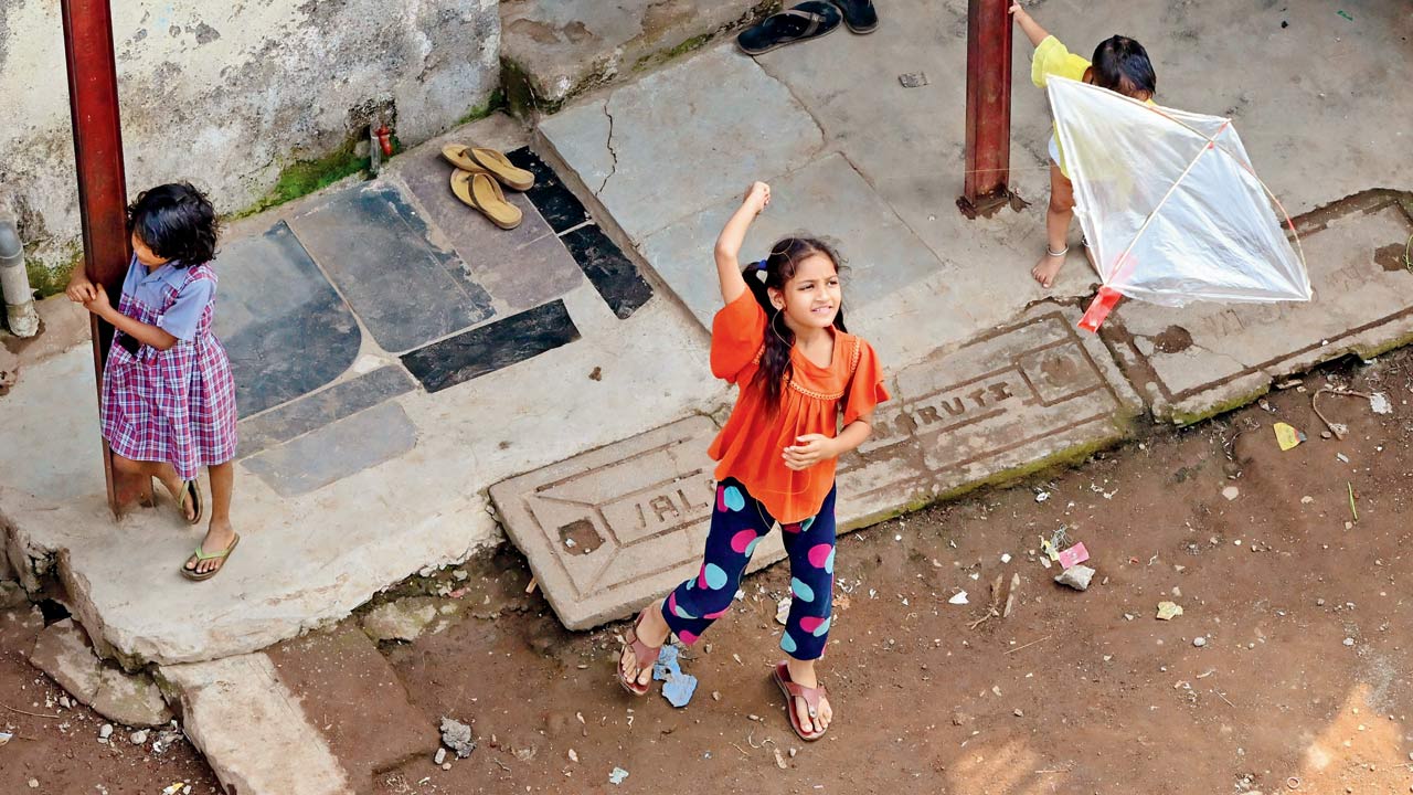 A young girl tries her hand at flying a kite near the Dahisar River. Pic/Nimesh Dave