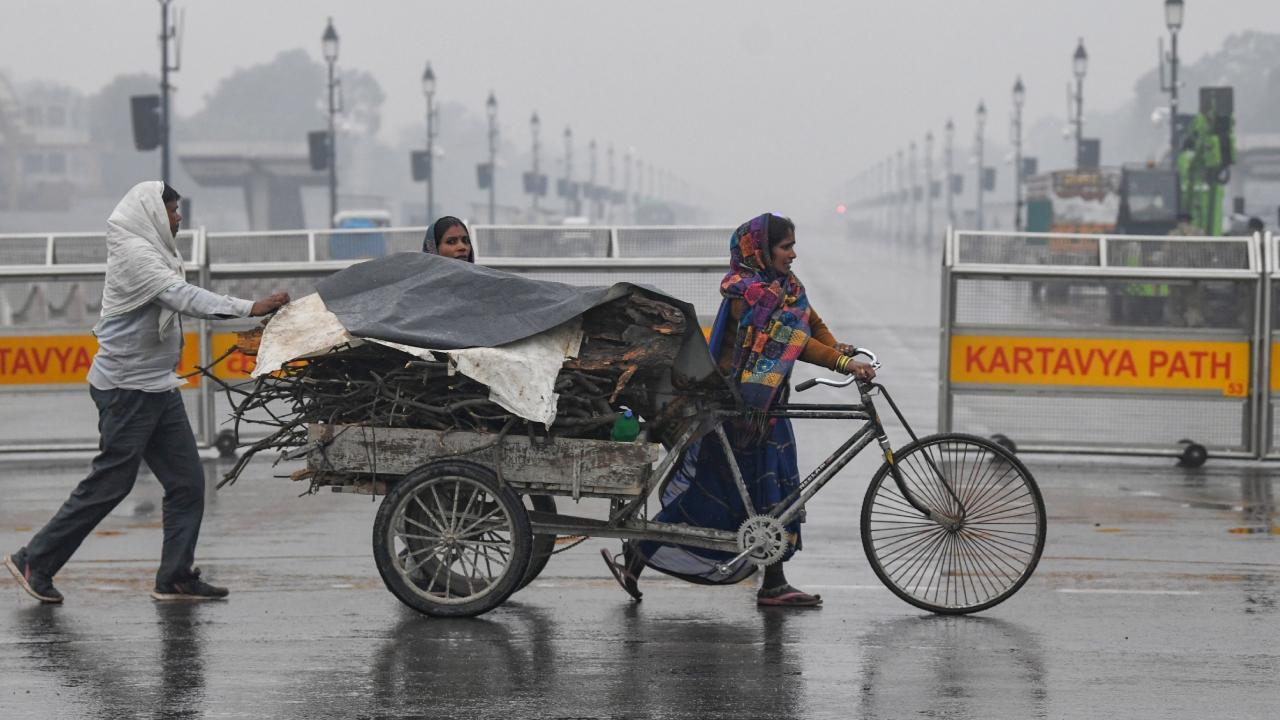 Delhi likely to see light rain today; braces for intense winter chill