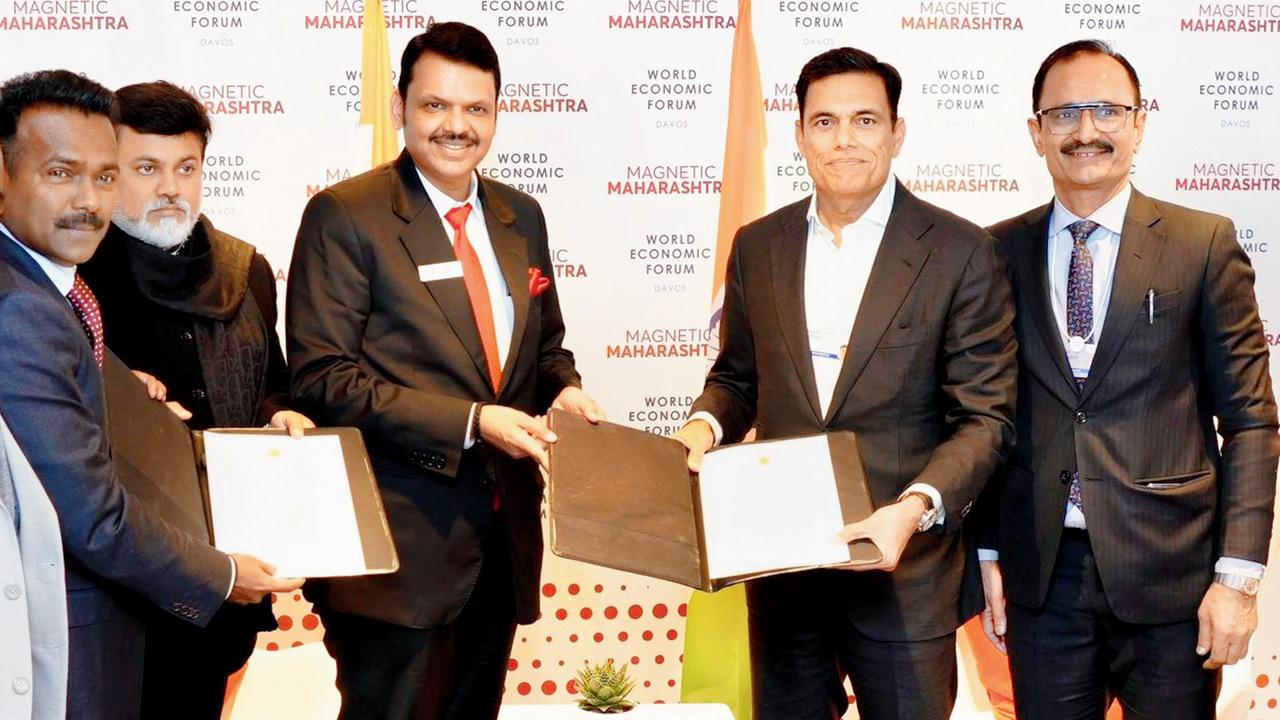 Maharashtra Chief Minister Devendra Fadnavis (third from left) and JSW Group Chairman Sajjan Jindal (second from right) during the signing of an MoU for an investment of R3 lakh crore on Tuesday. Pic/PTI