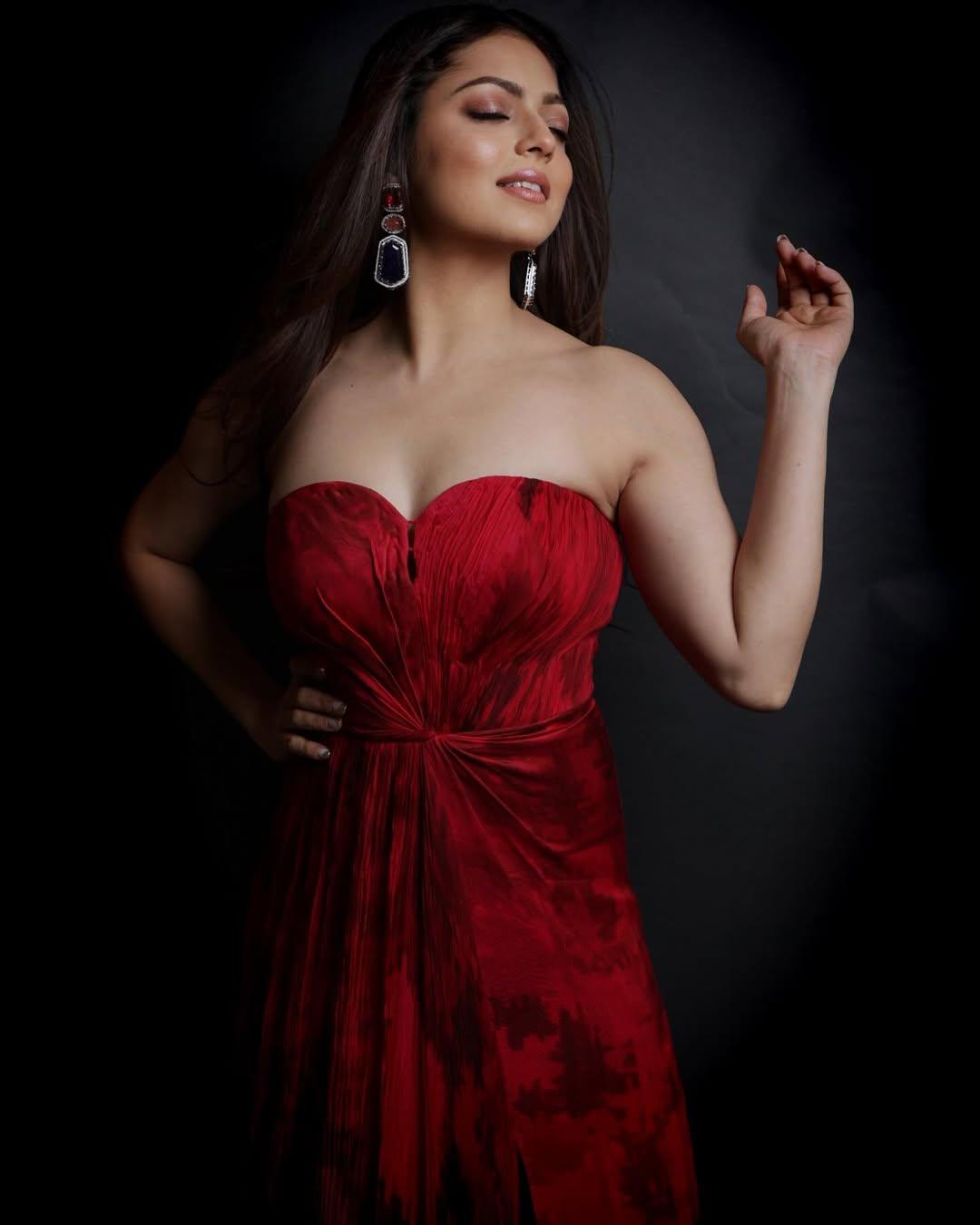 Red like a rose! Drashti Dhami looked stunning in this beautiful red gown, which she paired with contrasting green gem earrings