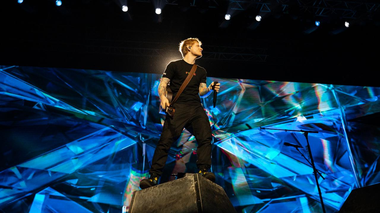 Sheeran took the stage donning a t-shirt that said ‘Pune’ celebrating the city and the crowd erupted in cheers and opened with ‘Castle on the Hill’