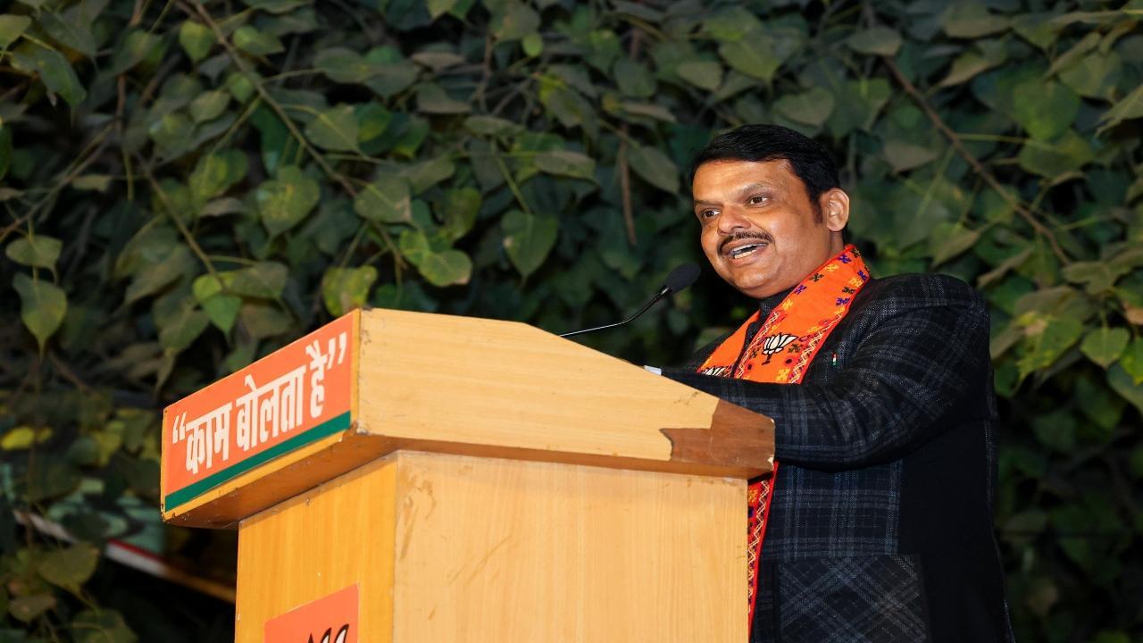 Kejriwal will win gold medal in Olympics for corruption: Fadnavis in Delhi 