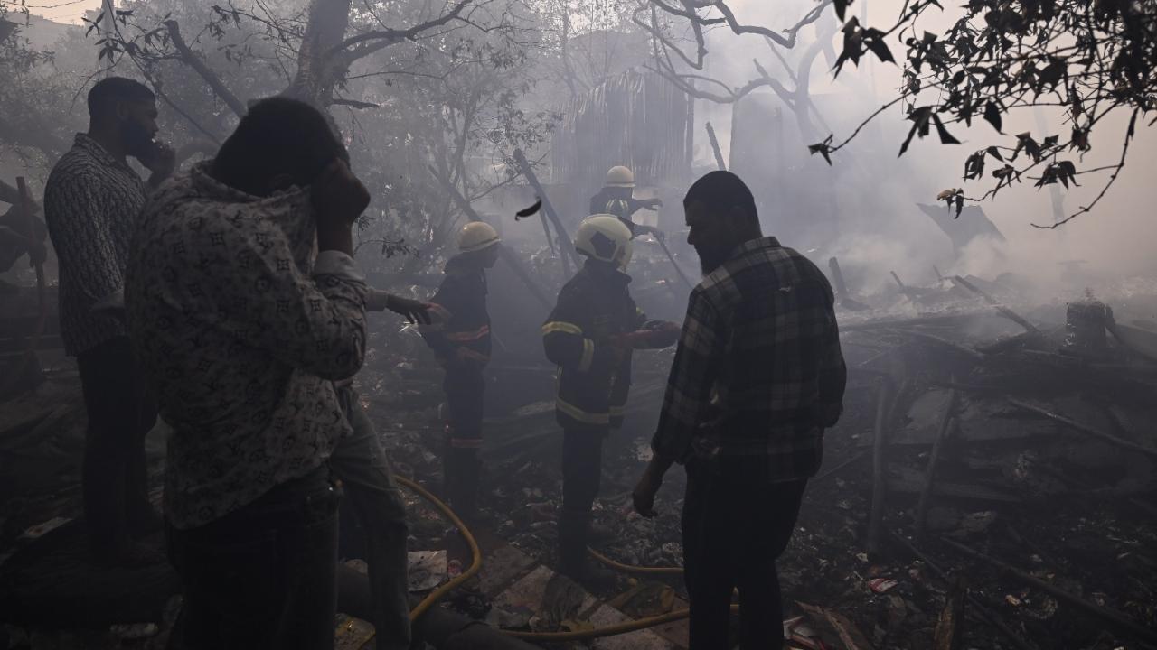 The civic authorities indicated that the fire has caused significant damage to at least 15-20 temporary structures in the affected area