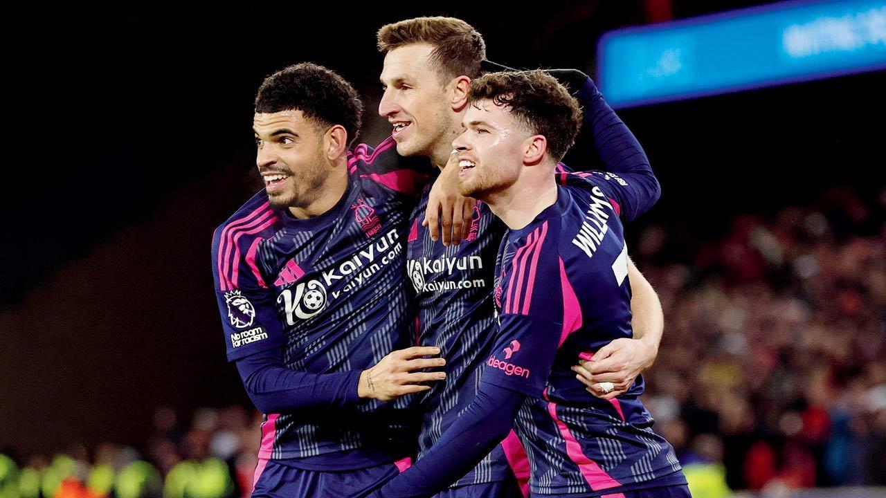 Forest tame Wolves 3-0; close gap with leaders Liverpool