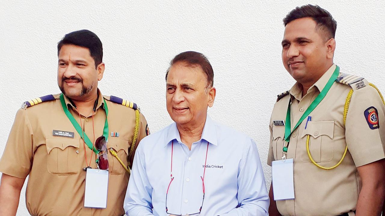 Gavaskar, a hit with Pune cops too!