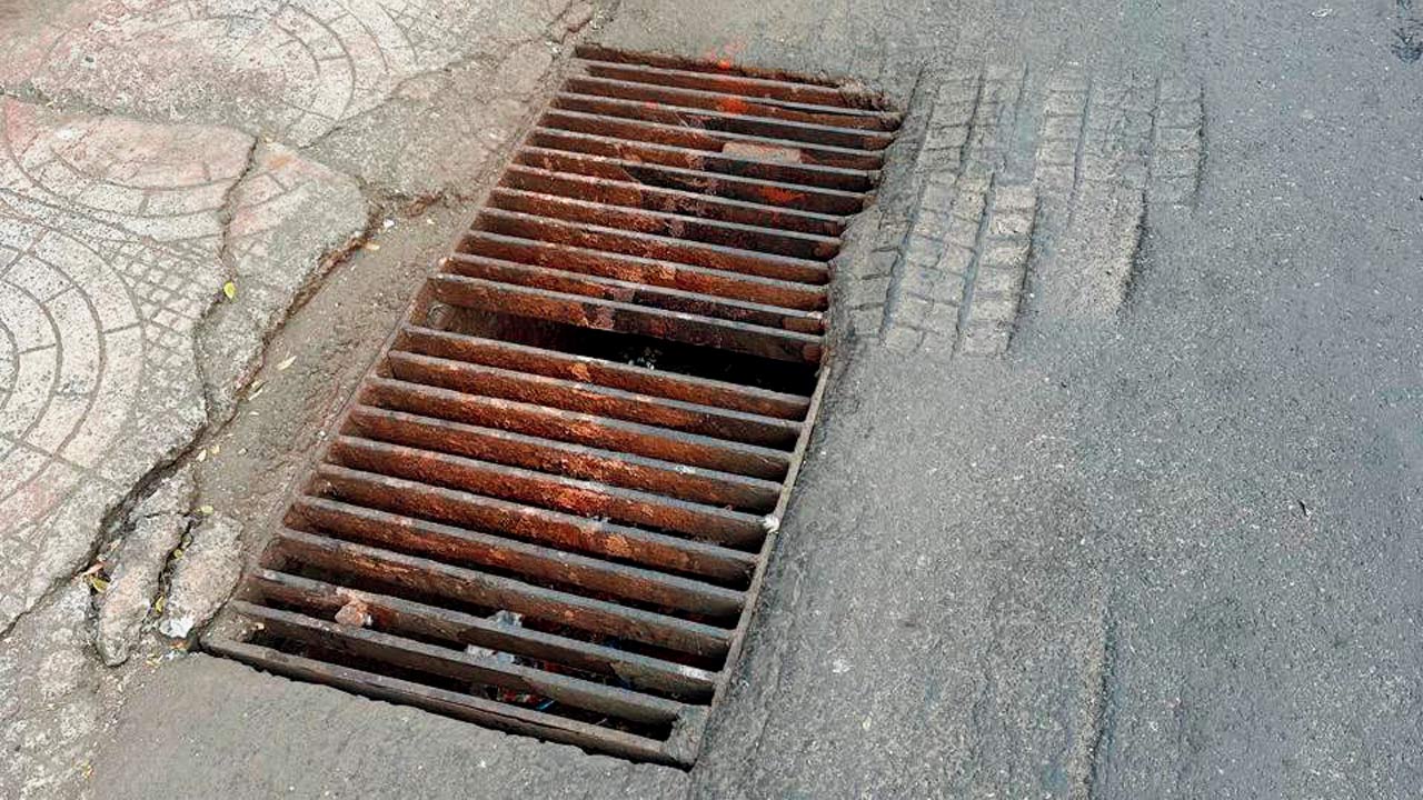 The space through which Dina Desai’s leg passed