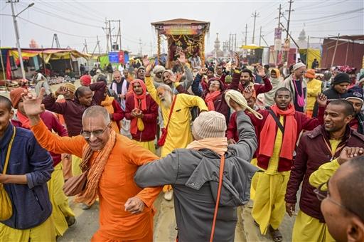 Swami Narayanand Giri Maharaj, a Hindu spiritual leader from Kerala, explained that the jewellery is dedicated to Hindu deities like Natraj, Narishma, Murugan, and Bhadrakali. The jewellery includes rudraksha, coral, crystals, moonga, and other precious stones such as ruby, sapphire, and emerald, which are used during puja.