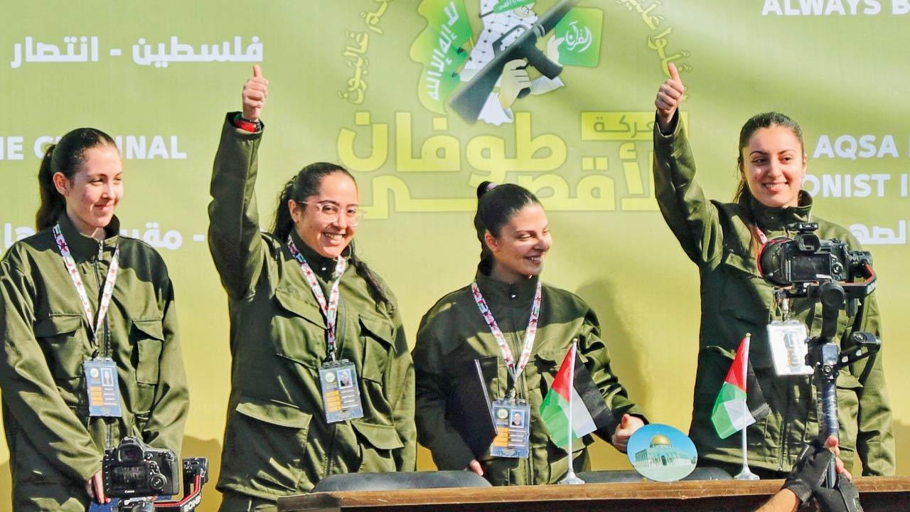 Hamas frees 4 female Israeli soldiers as part of ceasefire